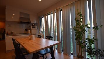 Deluxe Triple Room | Iron/ironing board, free WiFi