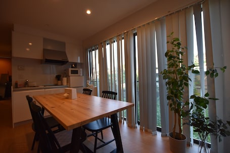 Deluxe Triple Room | Iron/ironing board, free WiFi. PrimeRoomBeppu Asami
