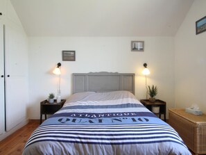 2 bedrooms, free WiFi, bed sheets - Typical house with enclosed garden in the heart of Cotentin (Saint-Jean-de-la-Rivière)