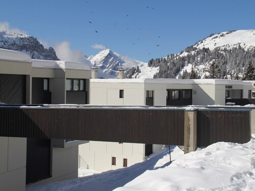 Studio rénové avec cabine et balcon au centre de Flaine
