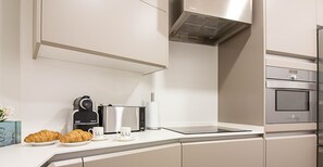 Fridge, microwave, oven, dishwasher - Historic Central Málaga Apartment: 2 Bedrooms, Fully Equipped, Walk to Beach and Museums (Málaga)