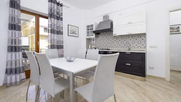 Comfort-Apartment | Eigene Küche | Espressomaschine, großer Kühlschrank, Mikrowelle, Ofen