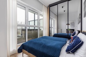 1 chambre, bureau, fer et planche Ă repasser, lit parapluie