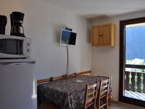 Dining - Charming flat near village with parking (Châtel)