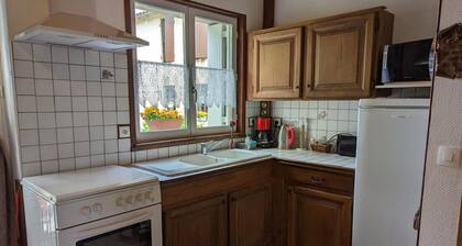 Charming Cottage with Private Garden, Terrace, Fireplace & Close to Vineyards - Pets Welcome!