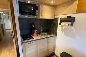 Køleskab, mikrobølgeovn, opvaskemaskine