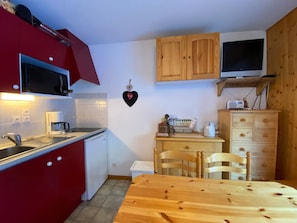 Fridge, microwave, cookware/dishes/utensils