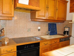 Fridge, dishwasher