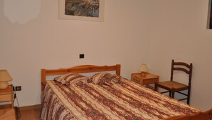 Room - Spacious apartment in Châtel with sunny terrace (Châtel)
