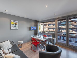 TV - Apartment in central Courchevel with piste access, garage, and Wifi (Courchevel 1650)