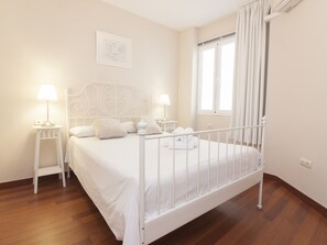 2 soverom, strykejern/-brett, wi-fi (inkludert) og sengetøy