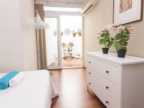 2 slaapkamers, een strijkplank/strijkijzer, gratis wifi, beddengoed
