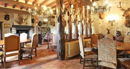 Casa rural encantadora con jardín, chimenea y WiFi en la campiña francesa