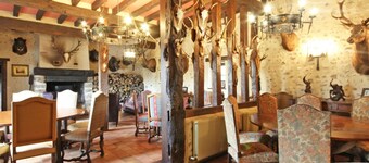 Charming Country Retreat: Fireplace, Central Heating, WiFi, Pet-Friendly, Near Nature Trails