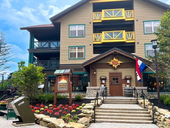 Exterior - ML127 Perfect Condo for families with kids Parking, Wi-Fi, next to slopes (Dunmore)