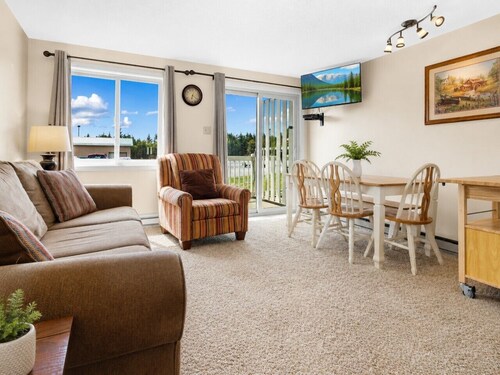 ML127 Perfect Condo for families with kids Parking, Wi-Fi, next to slopes