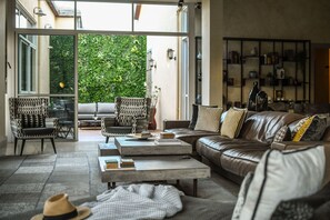 Living area - The Pearl of Jaffa Lux Apt by Sea N Rent (Tel Aviv)
