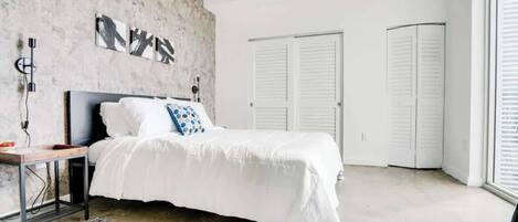 Iron/ironing board, free WiFi, bed sheets