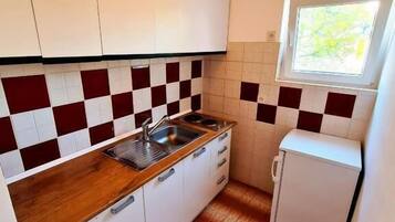 Comfort Apartment | Private kitchen | Full-size fridge, cookware/dishes/utensils