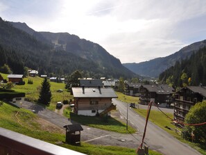 View from property - Cozy studio near center, balcony and parking (Châtel)