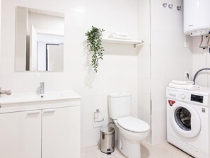 Secador de pelo y toallas