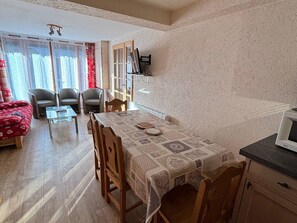 Interior - Apartment with Sunny Terrace in La Chapelle-d'Abondance (La Chapelle-d'Abondance)