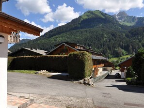 Exterior - Apartment with Sunny Terrace in La Chapelle-d'Abondance (La Chapelle-d'Abondance)