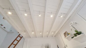 City Apartment | Living area | 100-cm LED TV with digital channels, TV - GregBnb - L'Hyper-Centre - Toulon  (Toulon)