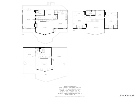 Een plattegrond van een huis met drie verdiepingen, inclusief een garage en een balkon.