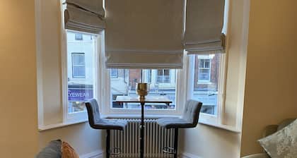 Boutique Apartment in great location with private parking