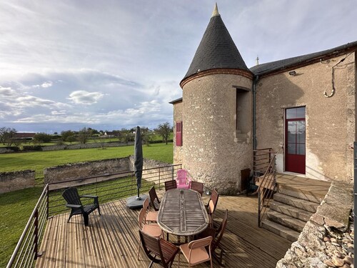 Beautiful 19th-century restored house with terrace and garden in Cindré
