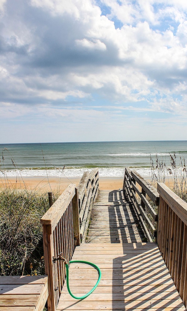 On the beach - Location is everthing at Amy-Lew! (Surf City)