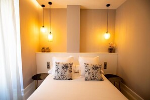 Superior Triple Room | Egyptian cotton sheets, premium bedding, memory foam beds, free minibar - Hotel Casa do Estanco (Quiroga)