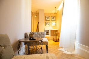 Superior Triple Room | Living area