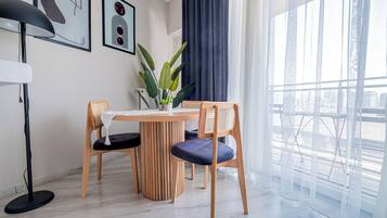 Apartamento básico | Zona de estar | Una Smart TV, Netflix, Hulu, servicios de streaming