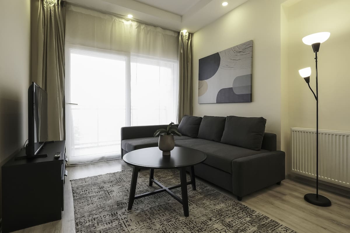 Comfort Apartment | 1 bedroom, blackout drapes, iron/ironing board, free cribs/infant beds