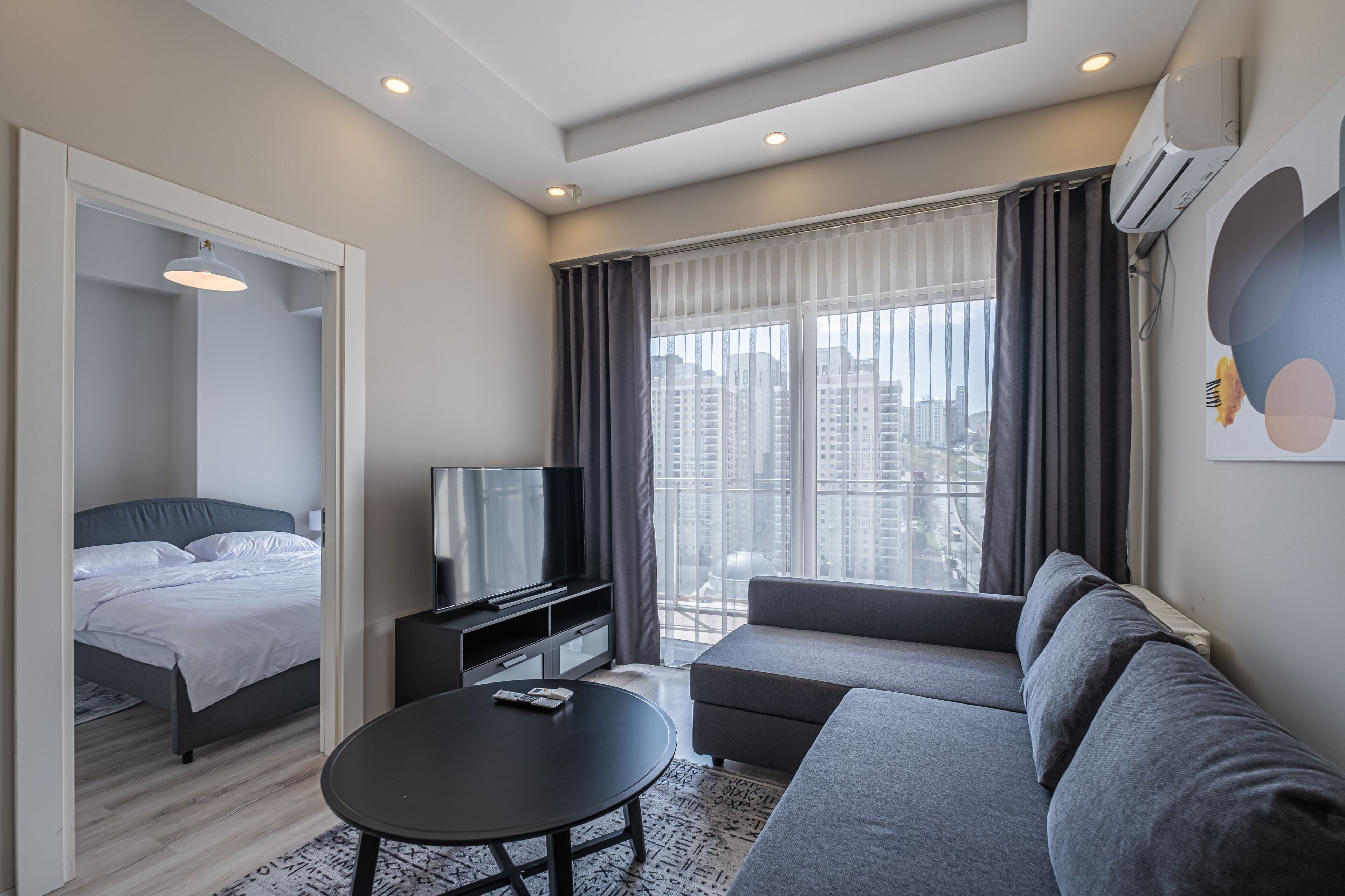 Apartemen Basic | Area keluarga | Smart TV 50-inci dengan saluran TV digital, TV, dan Netflix