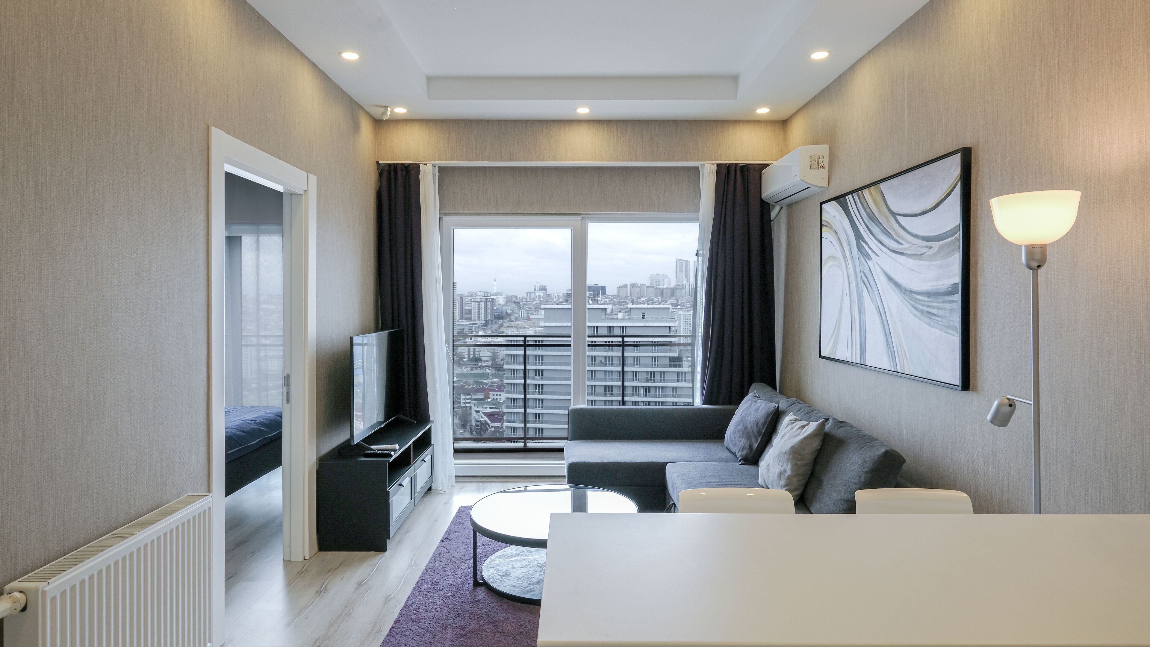 ดีลักซ์อพาร์ทเมนท์ | บริเวณนั่งเล่น | สมาร์ททีวี 50 นิ้ว พร้อมช่องดิจิตอล, ทีวี, Netflix