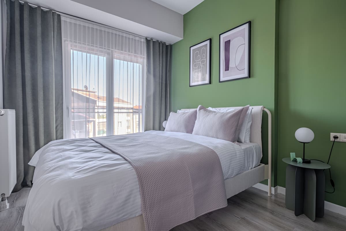 Basic Apartment | 1 bedroom, blackout drapes, iron/ironing board, free cribs/infant beds