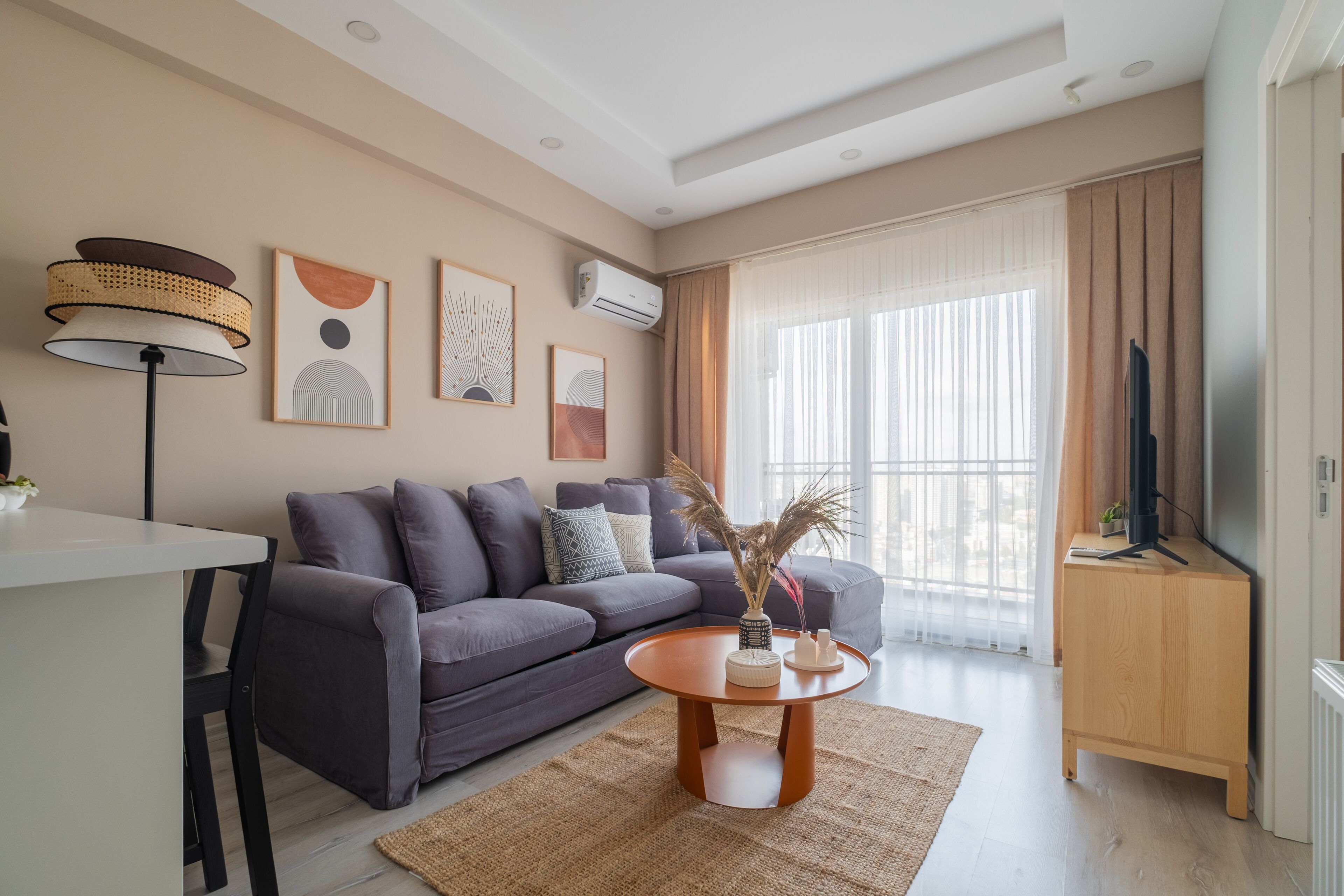 Lägenhet Design | Mörkläggningsgardiner, strykjärn/strykbräda och gratis barnsängar