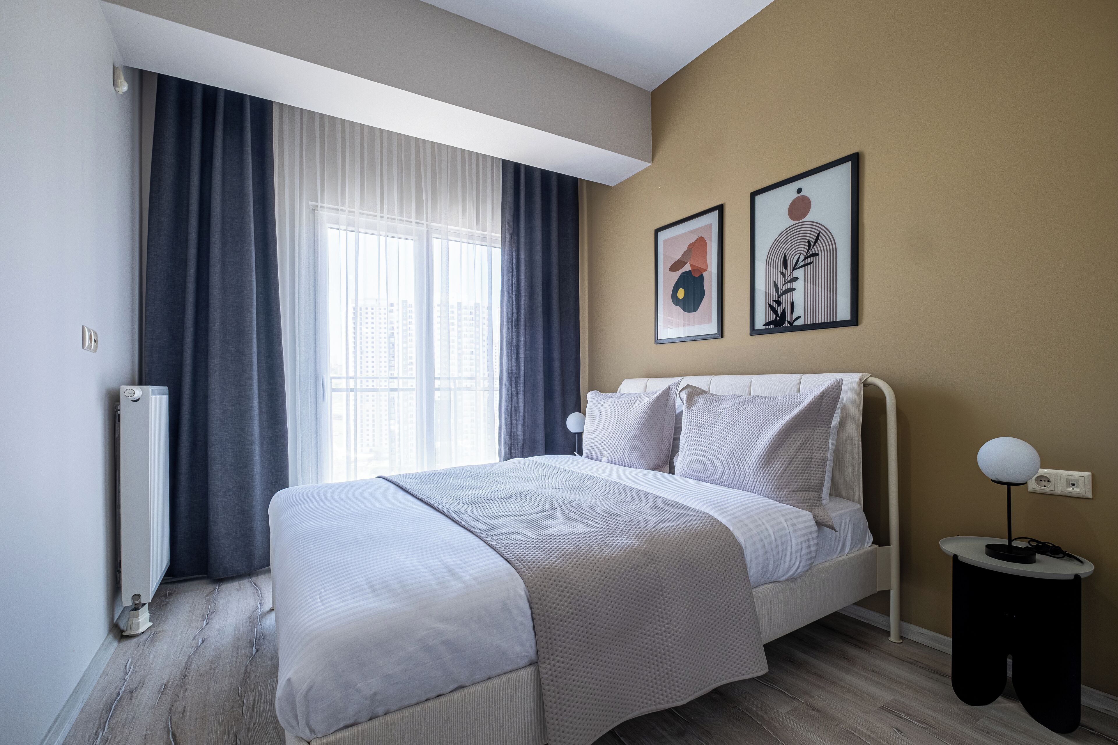 Lägenhet Basic | Mörkläggningsgardiner, strykjärn/strykbräda och gratis barnsängar