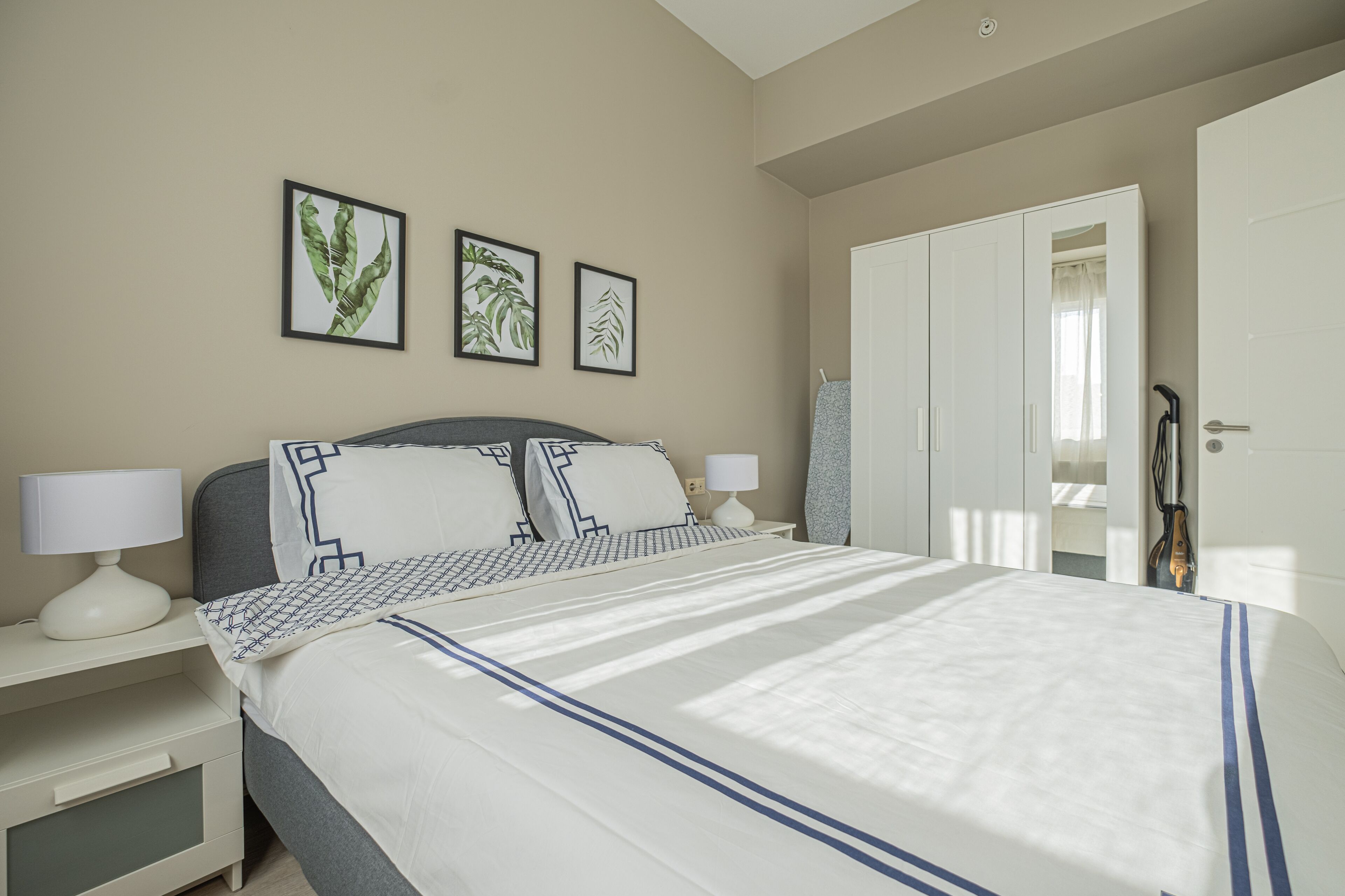 Lägenhet Comfort | Mörkläggningsgardiner, strykjärn/strykbräda och gratis barnsängar