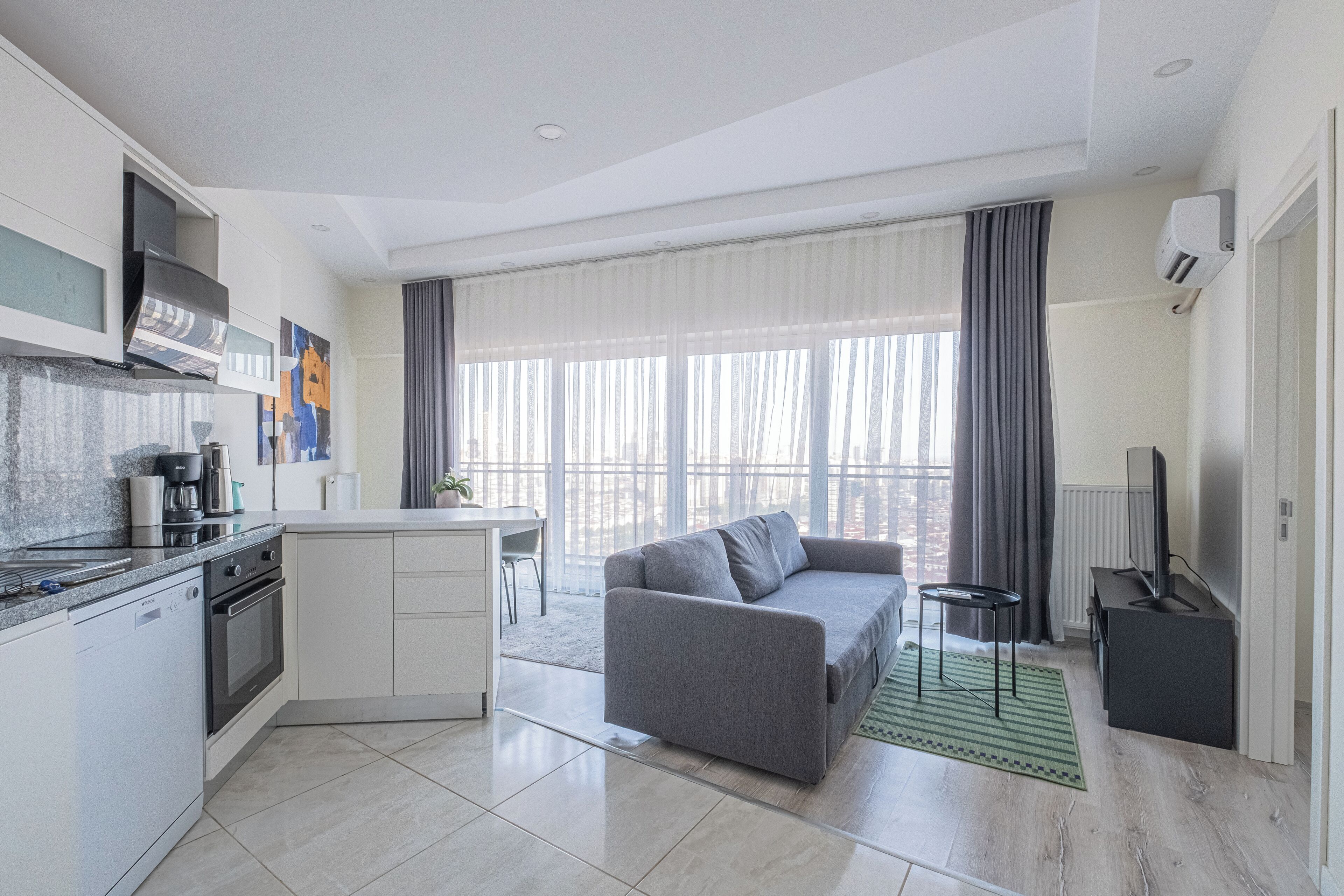 Lägenhet Club | Vardagsrum | 50-tums smart-tv med digitalkanaler, tv och Netflix