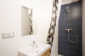 City Studio | Bathroom