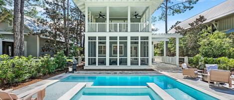 Een verwarmd zwembad