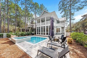 Lämmitetty uima-allas