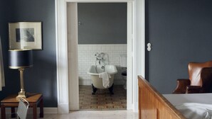 12 soverom, skrivebord, strykejern/-brett og wi-fi