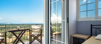 Monolocale "Ionian View" con vista mare, Wi-Fi e aria condizionata