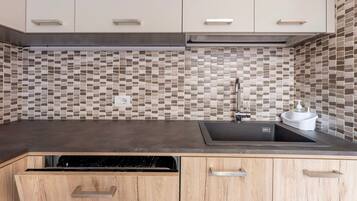 KĂŒhlschrank, Mikrowelle, Ofen, Herdplatte