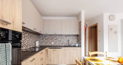 Apartamento 'Night and Day 3' con vistas a las montañas, jardín privado y Wi-Fi